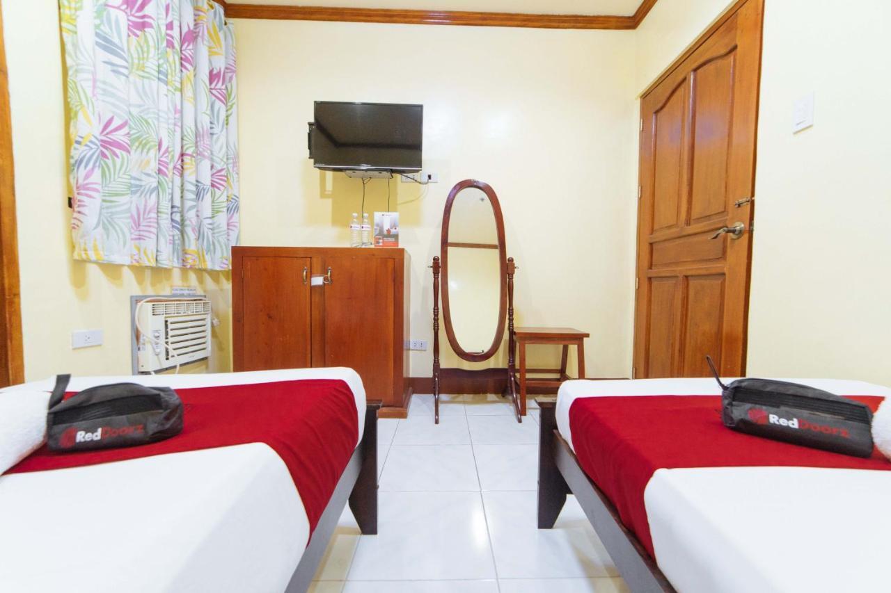 Hotel Reddoorz Near Golden Sarok Shrine Kalibo Exteriér fotografie