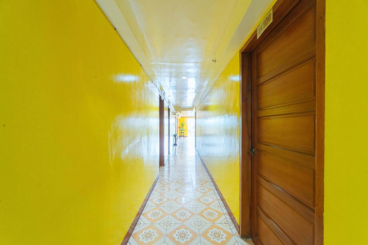 Hotel Reddoorz Near Golden Sarok Shrine Kalibo Exteriér fotografie